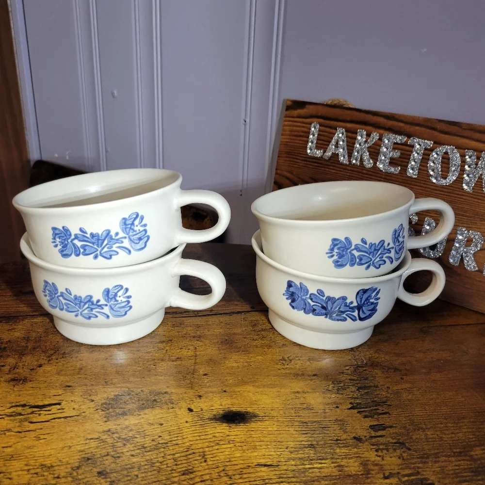 Vintage collectable lot of 4 Pfaltzgraf coffee cups stoneware Yorktown